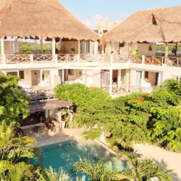 Villa exterior and pool — Casa Coco, Isla Mujeres, Mexico