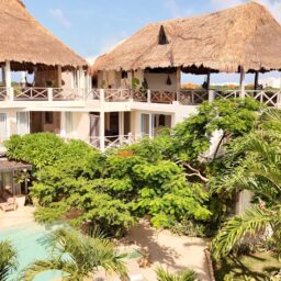 Villa exterior with pool — Casa Coco, Isla Mujeres, Mexico
