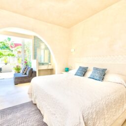 Bedroom with arched alcove — Casa Coco, Isla Mujeres, Mexico