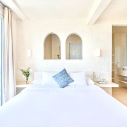 Bedroom with bed and arched niches — Casa Coco, Isla Mujeres, Mexico